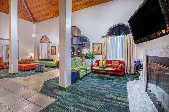 Imagen de los interiores del Hotel Baymont By Wyndham Tehachapi. Foto 19
