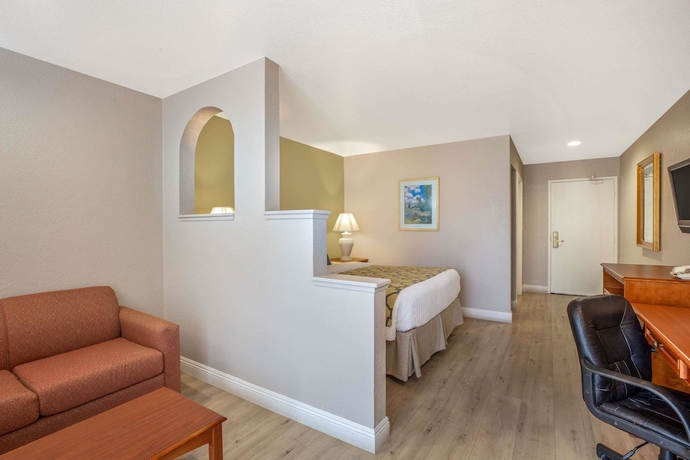 Imagen de la habitación del Hotel Baymont By Wyndham Tehachapi. Foto 14
