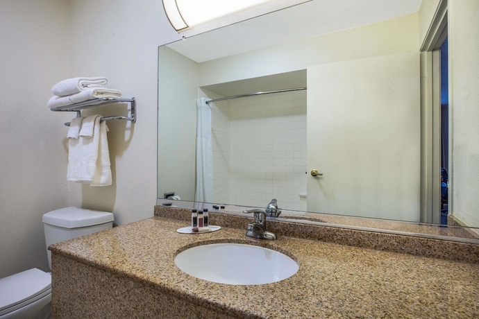 Imagen de la habitación del Hotel Baymont By Wyndham Tehachapi. Foto 16