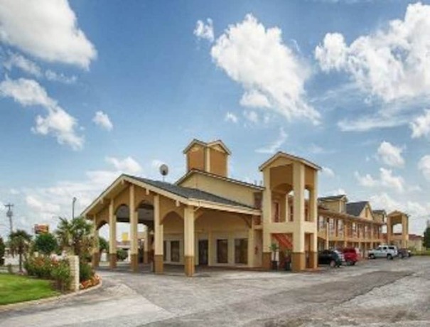 Imagen general del Hotel Baymont By Wyndham Terrell. Foto 1