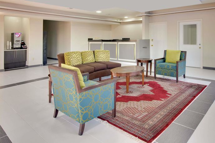 Imagen de los interiores del Hotel Baymont By Wyndham Terrell. Foto 13