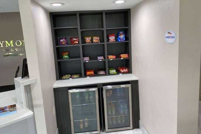 Imagen de los interiores del Hotel Baymont By Wyndham Topeka. Foto 11