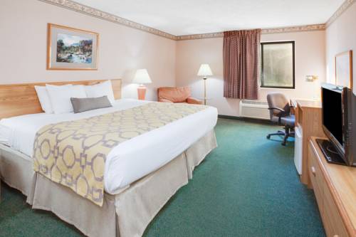 Imagen de la habitación del Hotel Baymont By Wyndham Traverse City. Foto 2