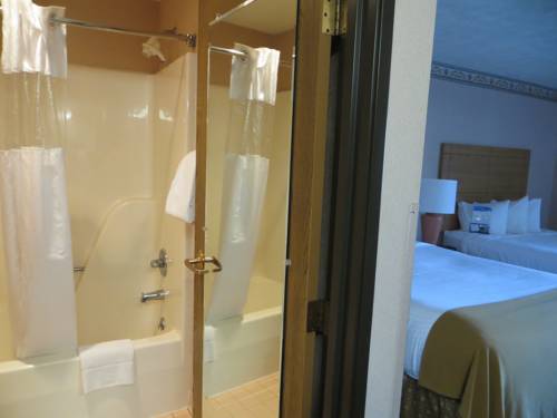 Imagen de la habitación del Hotel Baymont By Wyndham Traverse City. Foto 12