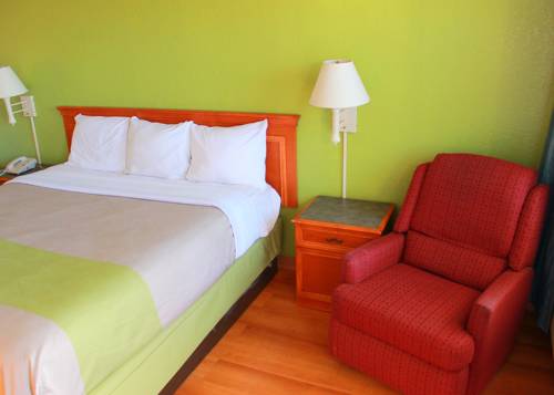 Imagen de la habitación del Hotel Baymont By Wyndham Tulsa Broken Arrow. Foto 1