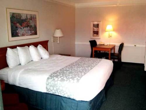 Imagen de la habitación del Hotel Baymont By Wyndham Tulsa Broken Arrow. Foto 5