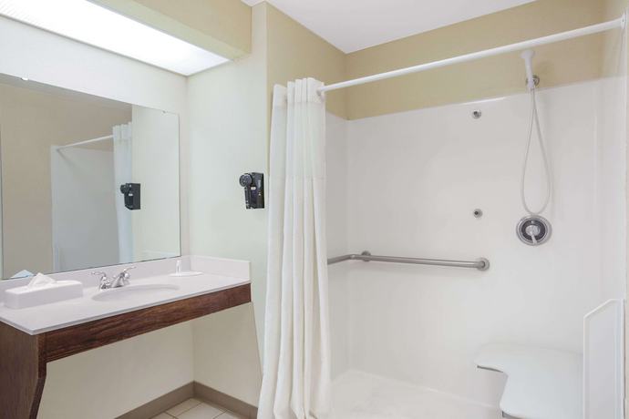 Imagen de la habitación del Hotel Baymont By Wyndham Tuscaloosa. Foto 8