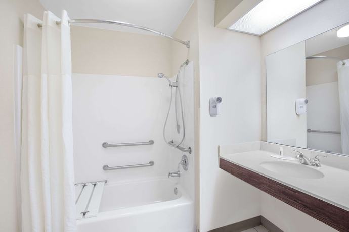 Imagen de la habitación del Hotel Baymont By Wyndham Tuscaloosa. Foto 9
