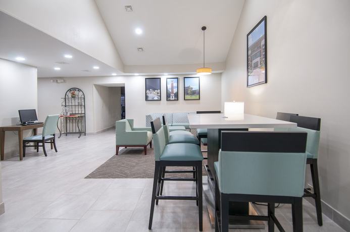 Imagen de los interiores del Hotel Baymont By Wyndham Tuscaloosa. Foto 19