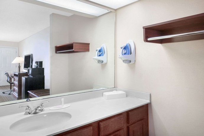 Imagen de la habitación del Hotel Baymont By Wyndham Tuscaloosa. Foto 15