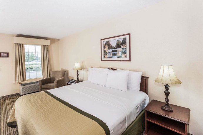Imagen de la habitación del Hotel Baymont By Wyndham Valdosta At Valdosta Mall. Foto 6