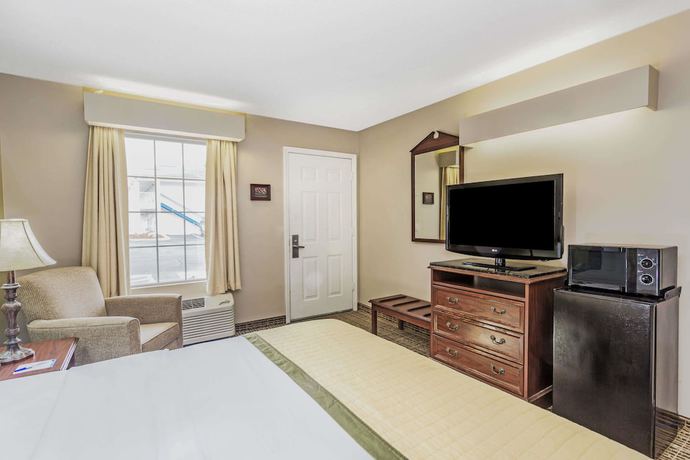 Imagen de la habitación del Hotel Baymont By Wyndham Valdosta At Valdosta Mall. Foto 8
