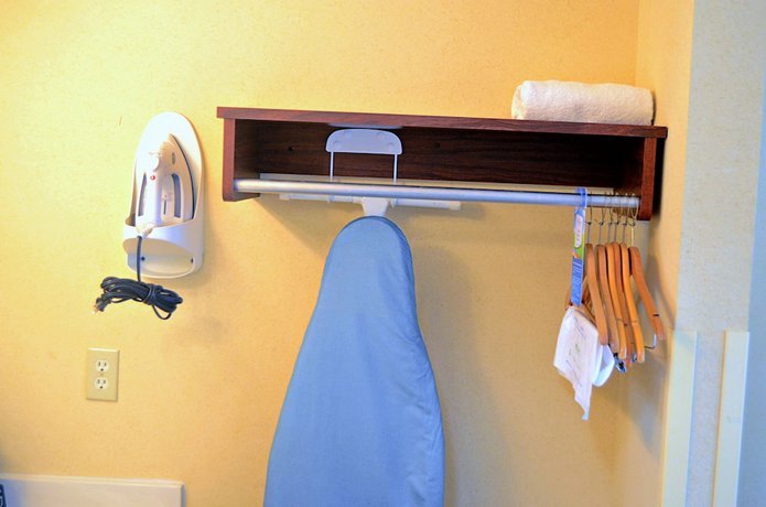 Imagen de la habitación del Hotel Baymont By Wyndham Valdosta At Valdosta Mall. Foto 11