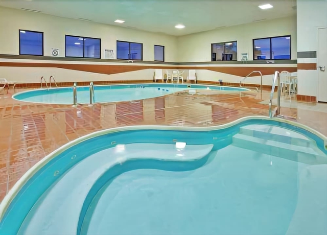 Imagen de la piscina del Hotel Baymont By Wyndham West Plains. Foto 16
