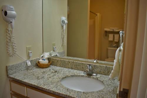 Imagen de la habitación del Hotel Baymont By Wyndham Wichita East. Foto 7