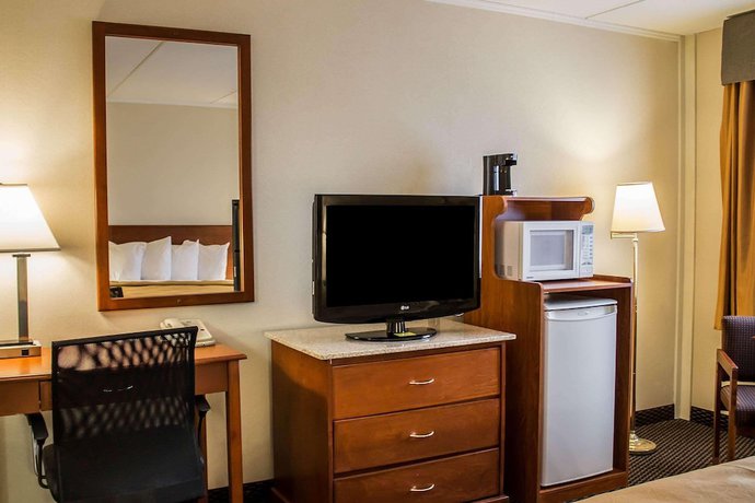 Imagen de la habitación del Hotel Baymont By Wyndham Youngstown. Foto 11