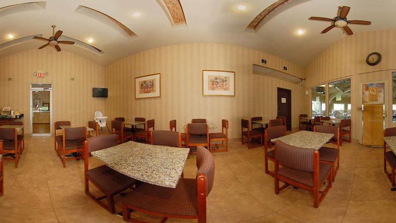 Imagen del bar/restaurante del Hotel Baymont By Wyndham Youngstown. Foto 3