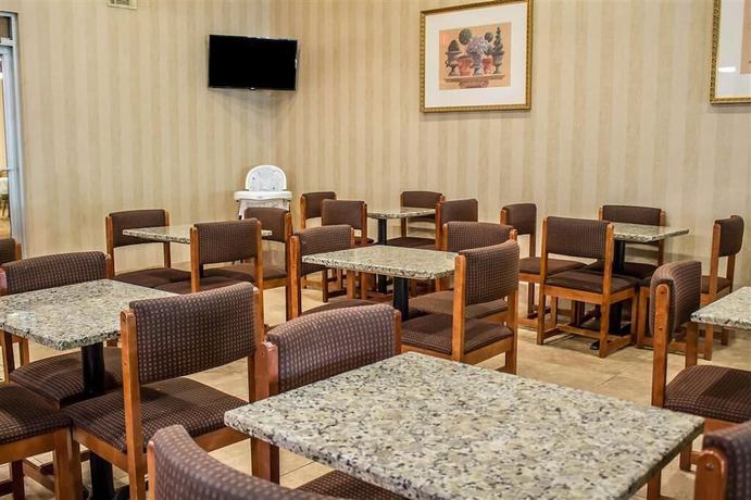 Imagen del bar/restaurante del Hotel Baymont By Wyndham Youngstown. Foto 5