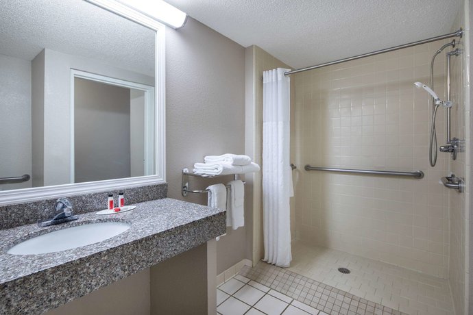 Imagen de la habitación del Hotel Baymont Inn And Suites Douglasville Atlanta. Foto 12