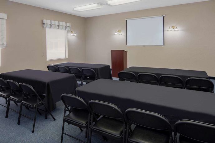 Imagen de los interiores del Hotel Baymont Inn And Suites Douglasville Atlanta. Foto 16