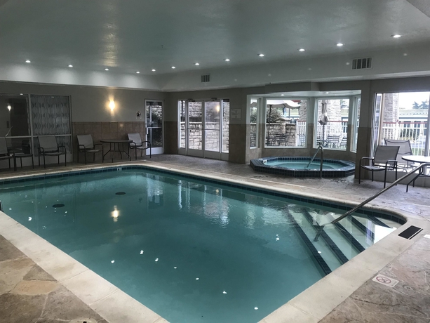Imagen de la piscina del Hotel Baymont Inn And Suites Springfield I-44. Foto 15