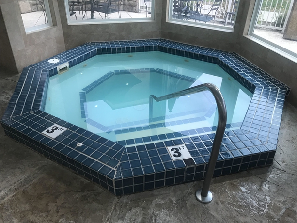 Imagen de la piscina del Hotel Baymont Inn And Suites Springfield I-44. Foto 16