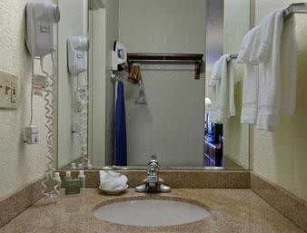 Imagen de la habitación del Hotel Baymont Inn And Suites Wilmington. Foto 5