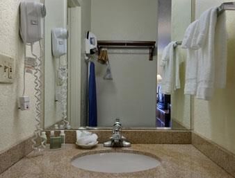 Imagen de la habitación del Hotel Baymont Inn And Suites Wilmington. Foto 6