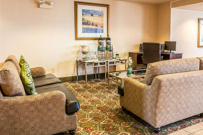 Imagen de los interiores del Hotel Baymont Inn By Wyndham Farmington. Foto 12