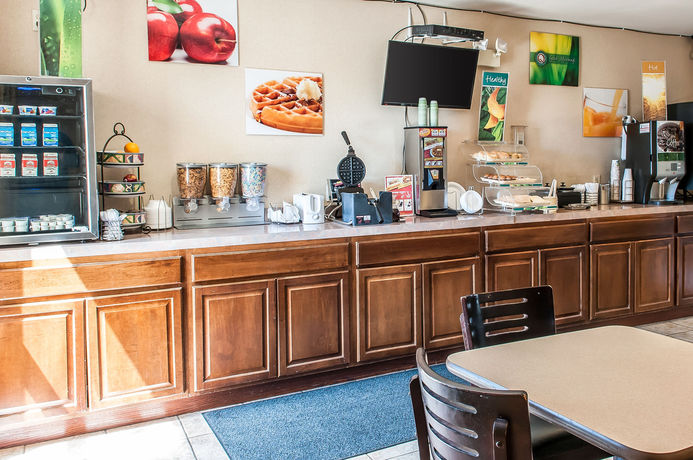 Imagen del bar/restaurante del Hotel Baymont Inn By Wyndham Farmington. Foto 4