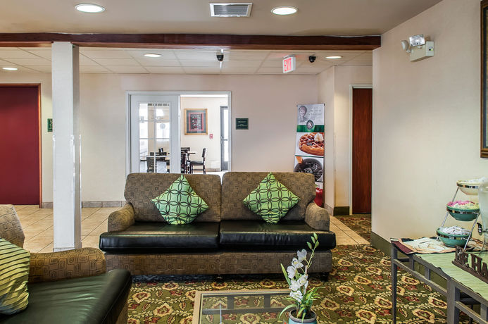 Imagen de los interiores del Hotel Baymont Inn By Wyndham Farmington. Foto 16