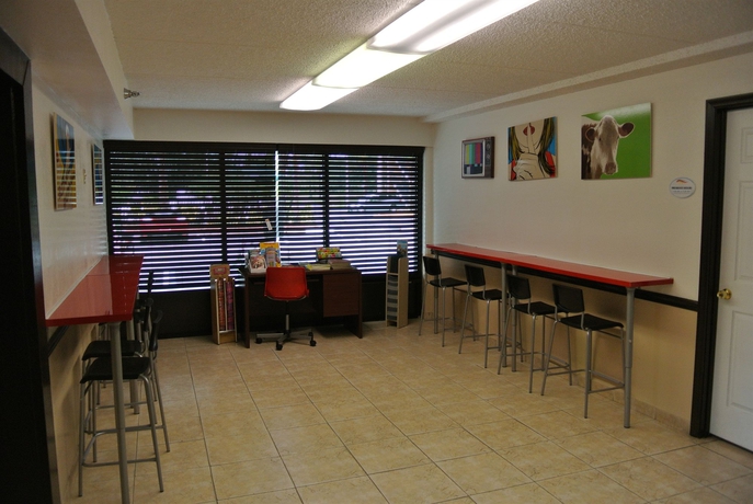 Imagen de los interiores del Hotel Baymont Inn Kissimmee. Foto 12