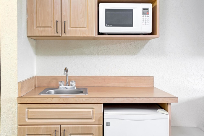 Imagen de la habitación del Hotel Baymont Inn Kissimmee. Foto 4