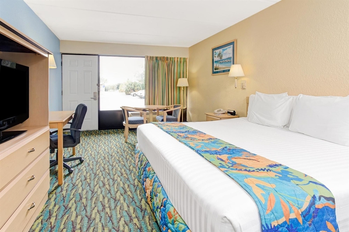 Imagen de la habitación del Hotel Baymont Inn Kissimmee. Foto 5