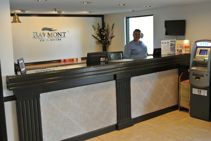 Imagen de los interiores del Hotel Baymont Inn Kissimmee. Foto 15