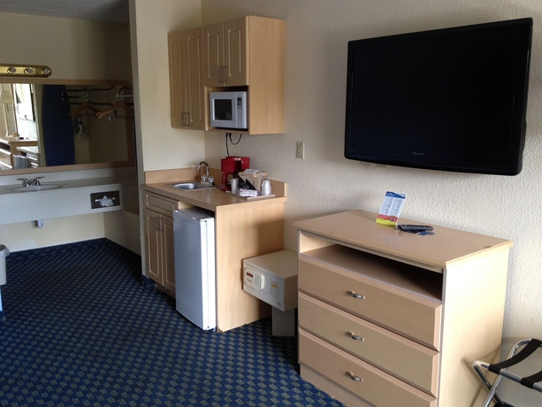 Imagen de la habitación del Hotel Baymont Inn Kissimmee. Foto 6