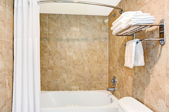 Imagen de la habitación del Hotel Baymont Inn Kissimmee. Foto 10