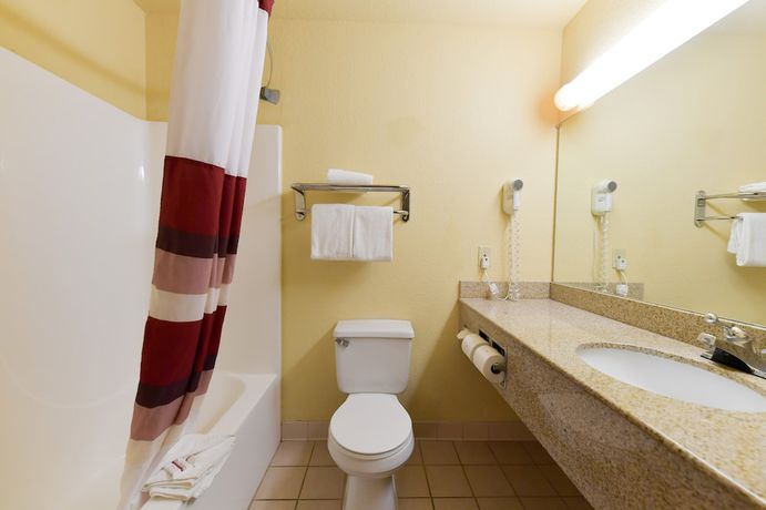 Imagen de la habitación del Hotel Baymont Inn & Suites By Wyndham, Lincoln. Foto 10