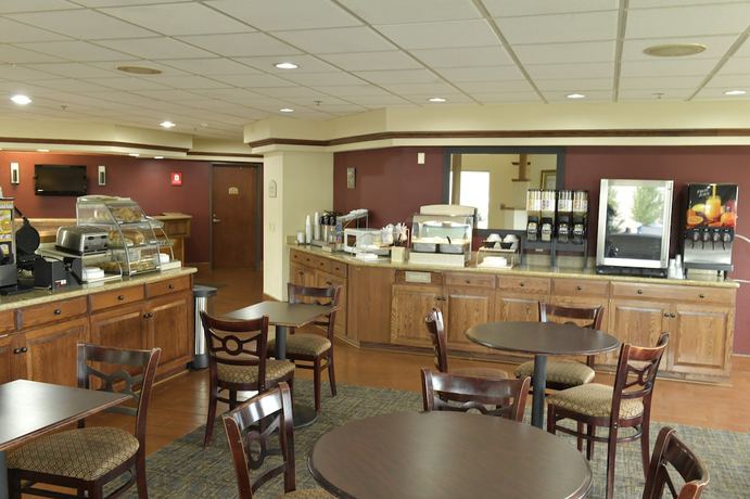 Imagen del bar/restaurante del Hotel Baymont Inn & Suites By Wyndham, Lincoln. Foto 5