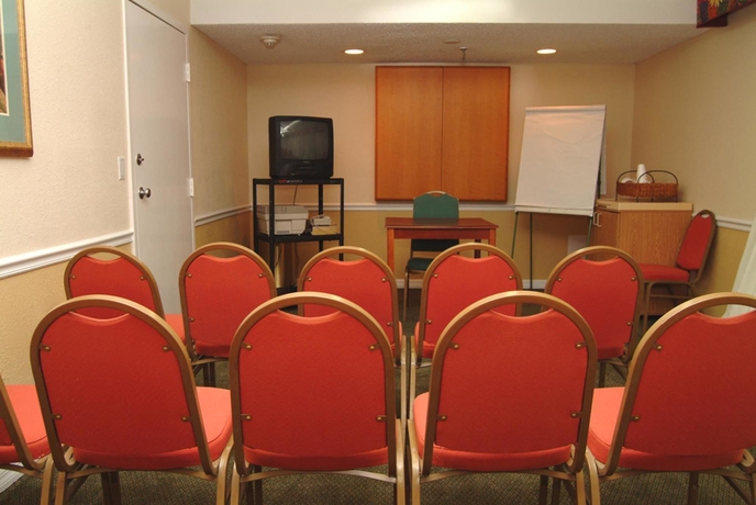 Imagen de los interiores del Hotel Baymont Inn & Suites Sarasota. Foto 8