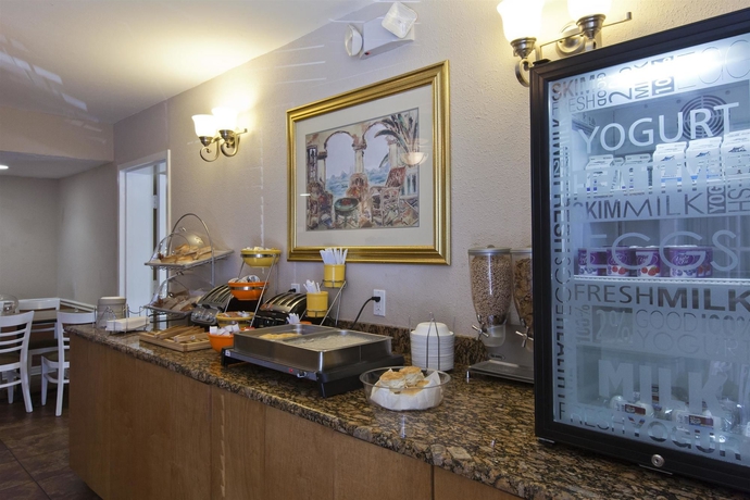 Imagen del bar/restaurante del Hotel Baymont Inn & Suites Sarasota. Foto 2