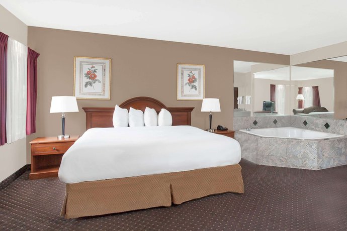 Imagen de la habitación del Hotel Baymont Inn and Suites By Wyndham San Marcos Outlet Malls. Foto 4