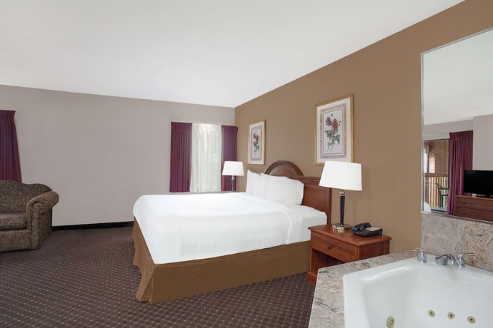 Imagen de la habitación del Hotel Baymont Inn and Suites By Wyndham San Marcos Outlet Malls. Foto 8