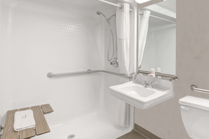 Imagen de la habitación del Hotel Baymont Inn and Suites By Wyndham San Marcos Outlet Malls. Foto 12