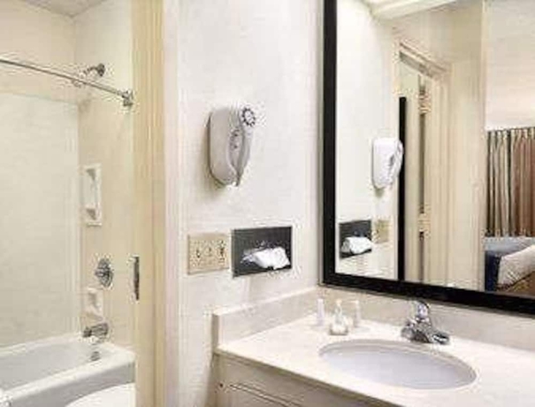 Imagen de la habitación del Hotel Baymont Inn and Suites Florence By Wyndham. Foto 9