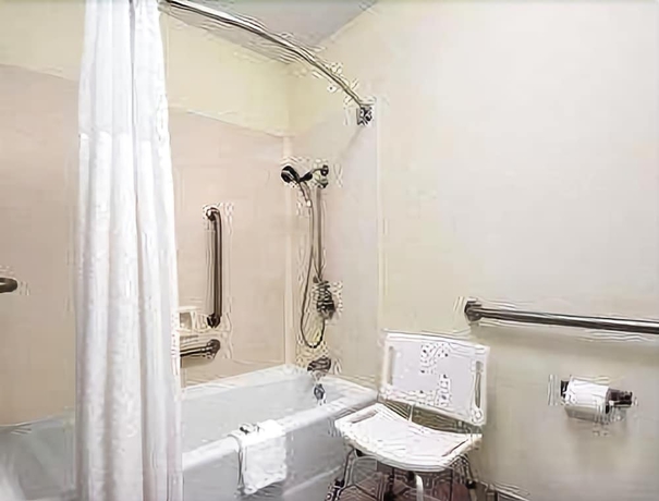 Imagen de la habitación del Hotel Baymont Inn and Suites Florence By Wyndham. Foto 12