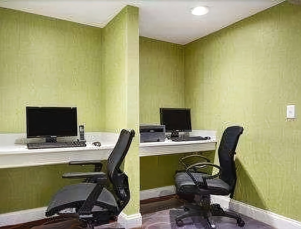 Imagen de los interiores del Hotel Baymont Inn and Suites Florence By Wyndham. Foto 17