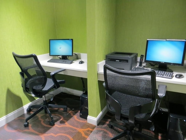 Imagen de los interiores del Hotel Baymont Inn and Suites Florence By Wyndham. Foto 18