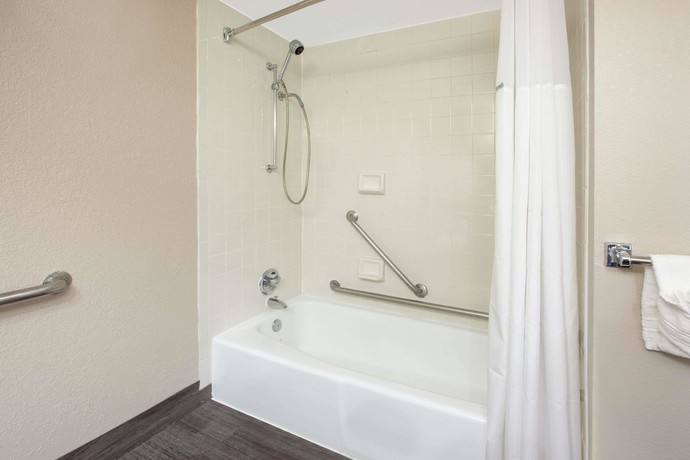 Imagen de la habitación del Hotel Baymont Inn and Suites Grand Rapids Near Downtown. Foto 9