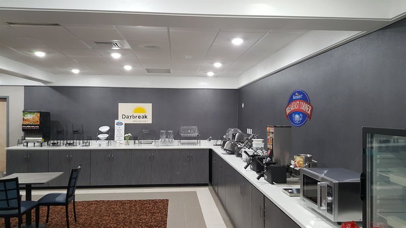 Imagen del bar/restaurante del Hotel Baymont Inn and Suites Grand Rapids Near Downtown. Foto 3